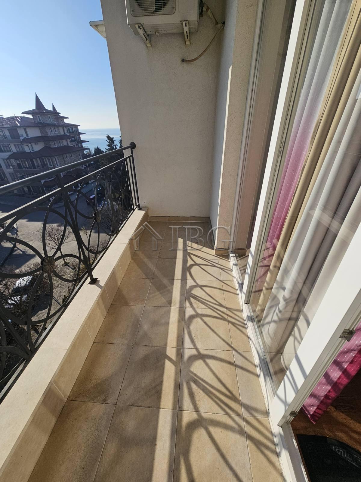 Spacious 2-Bedroom Apartment with Partial Sea View in Villa Katerina, Ravda — photo 7 of 21