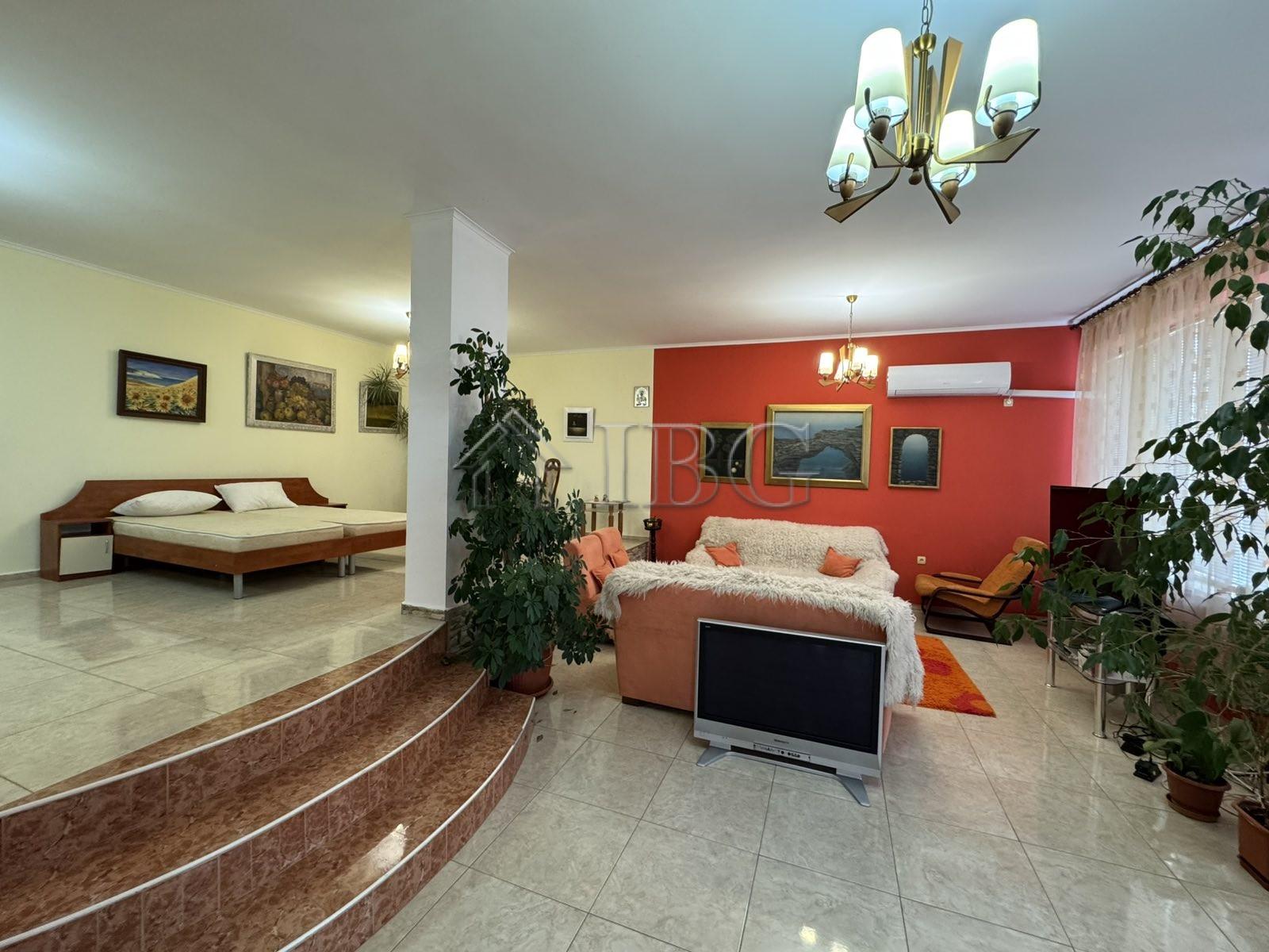 Spacious Four-Story House in Kosharitsa — photo 3
