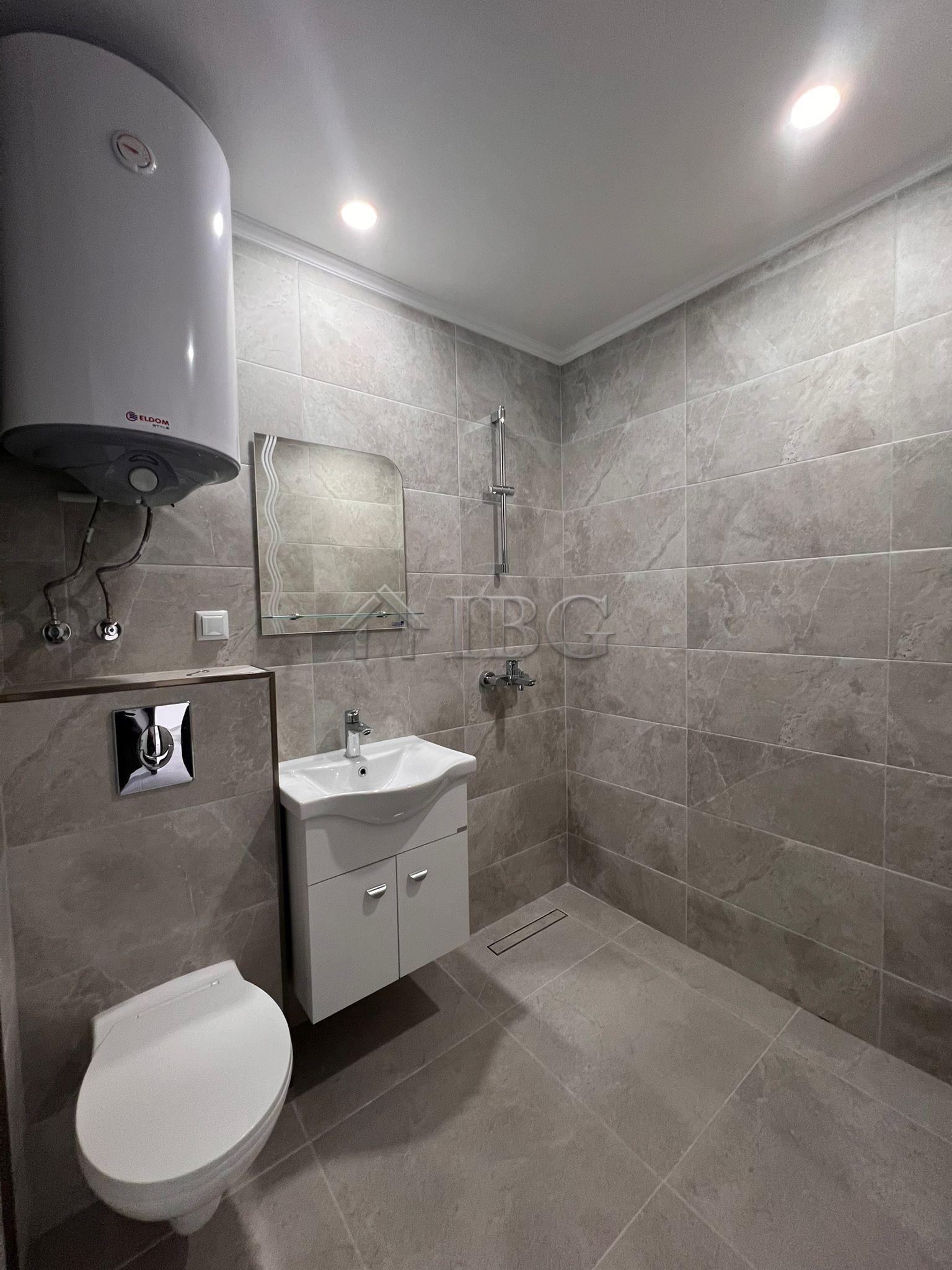 One-Bedroom Apartment in the Modern Emperium Complex, Sveti Vlas — photo 12 of 18
