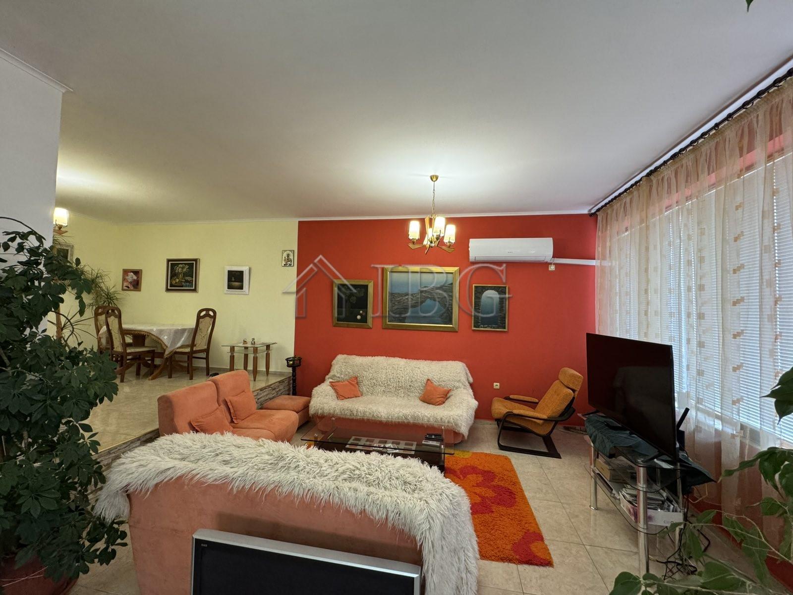 Spacious Four-Story House in Kosharitsa — photo 4 of 18
