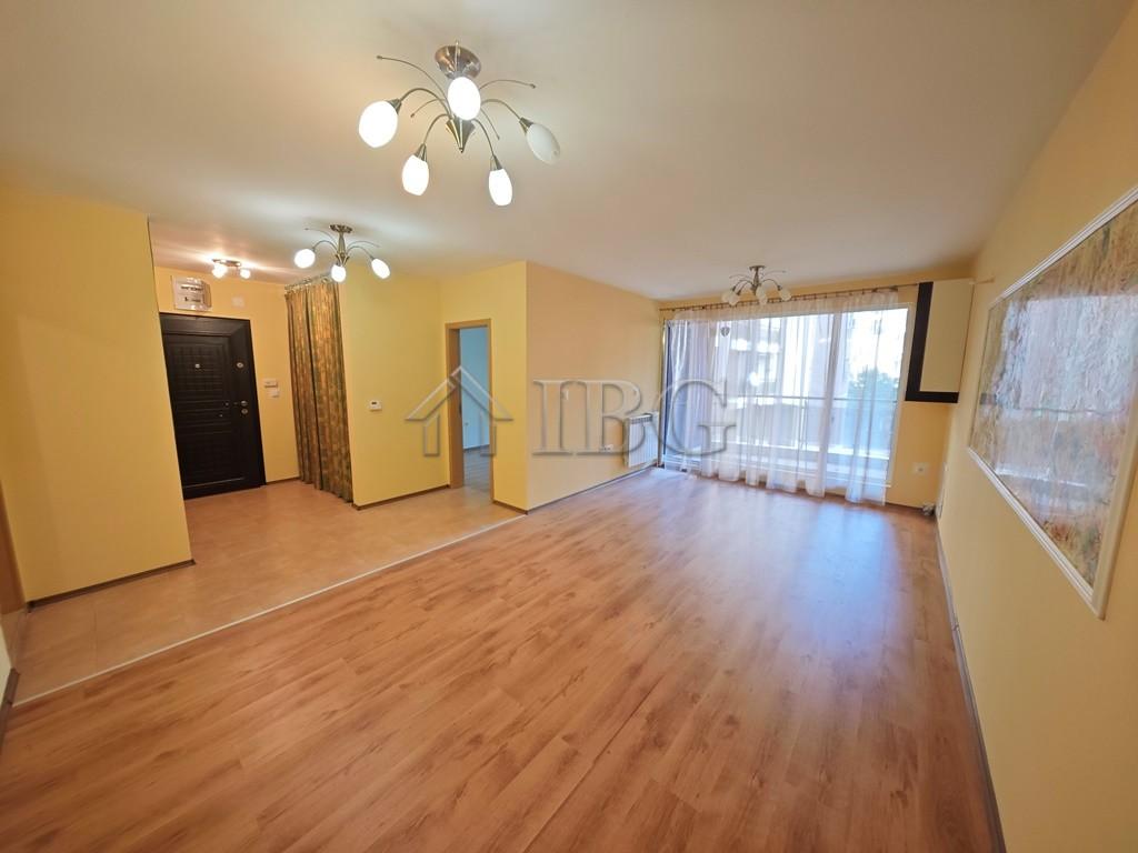 One-Bedroom Apartment with Pool View in Parus Complex, Pomorie — photo 2