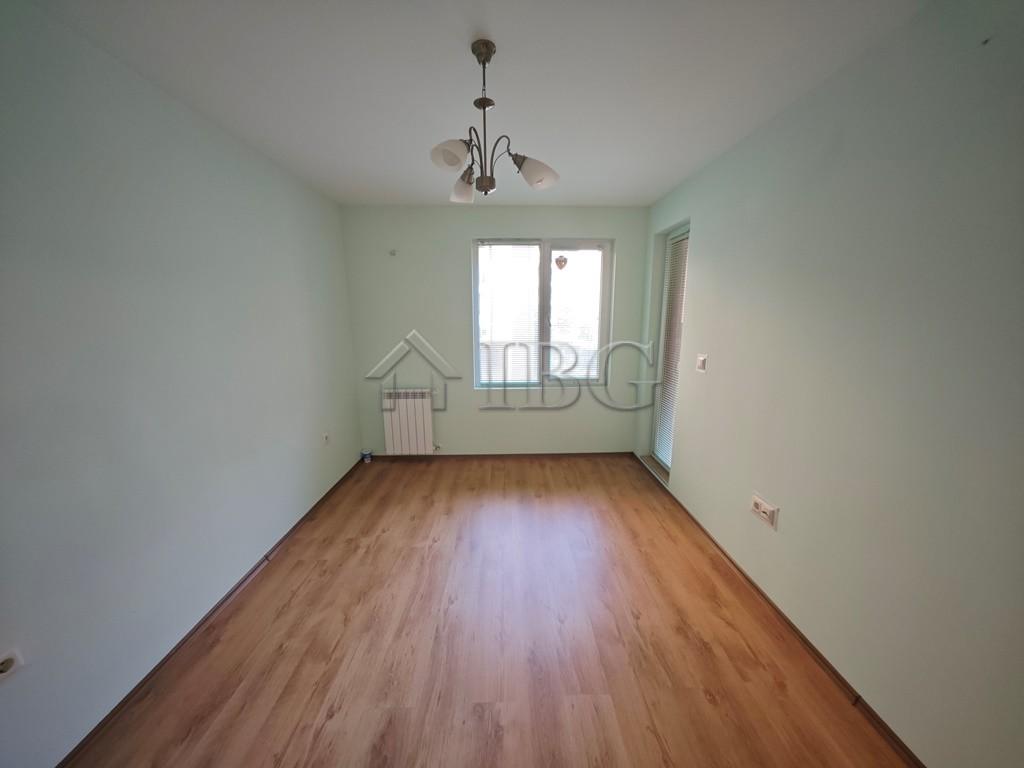 One-Bedroom Apartment with Pool View in Parus Complex, Pomorie — photo 10 of 12