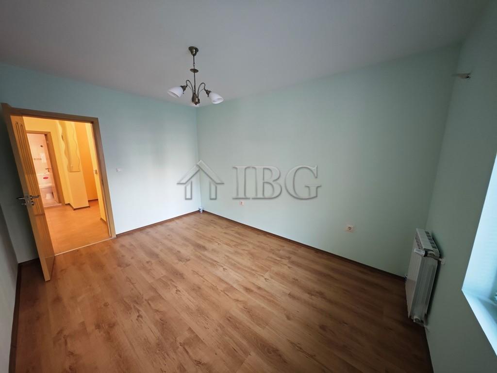 One-Bedroom Apartment with Pool View in Parus Complex, Pomorie — photo 11 of 12