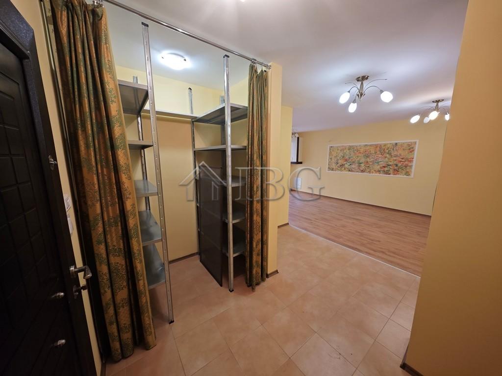 One-Bedroom Apartment with Pool View in Parus Complex, Pomorie — photo 9 of 12