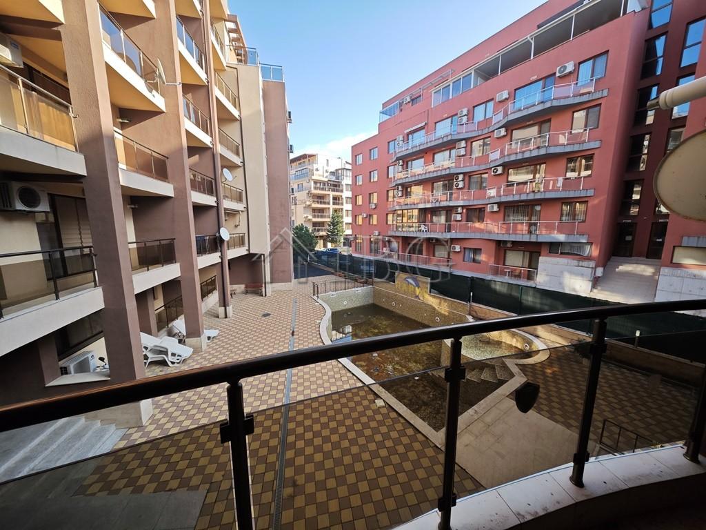 One-Bedroom Apartment with Pool View in Parus Complex, Pomorie — photo 4 of 12