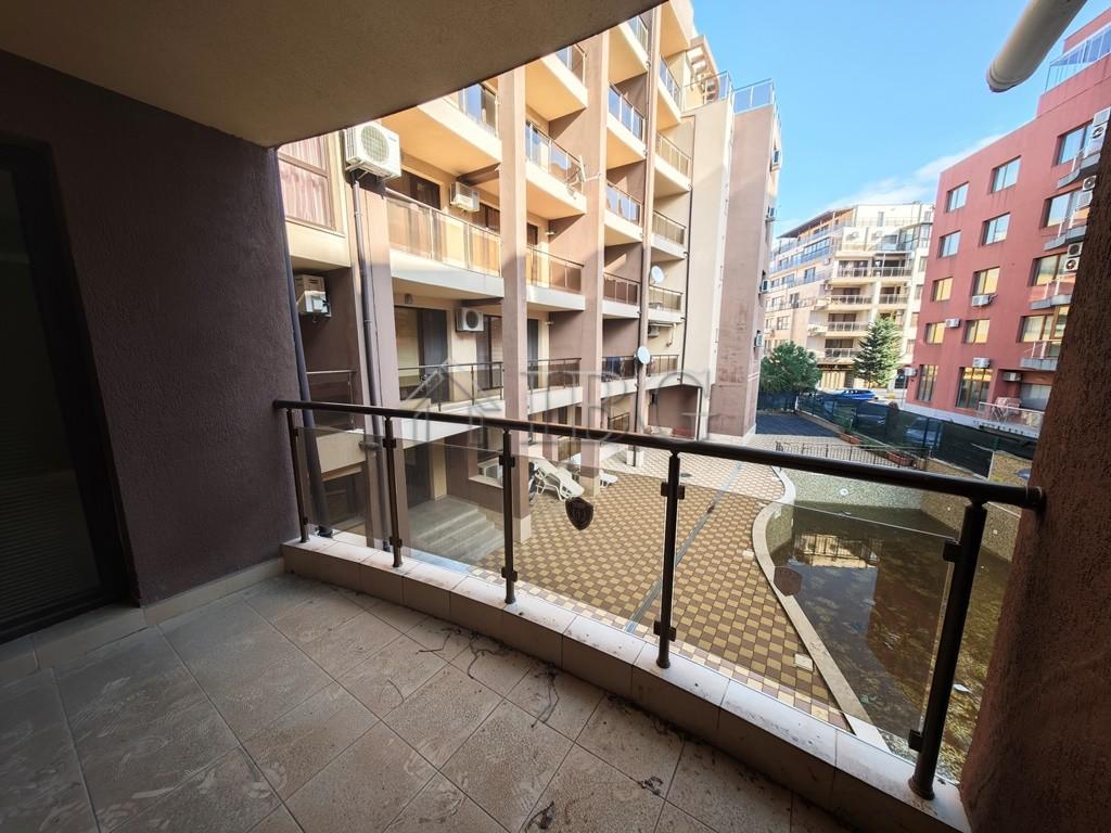 One-Bedroom Apartment with Pool View in Parus Complex, Pomorie — main photo