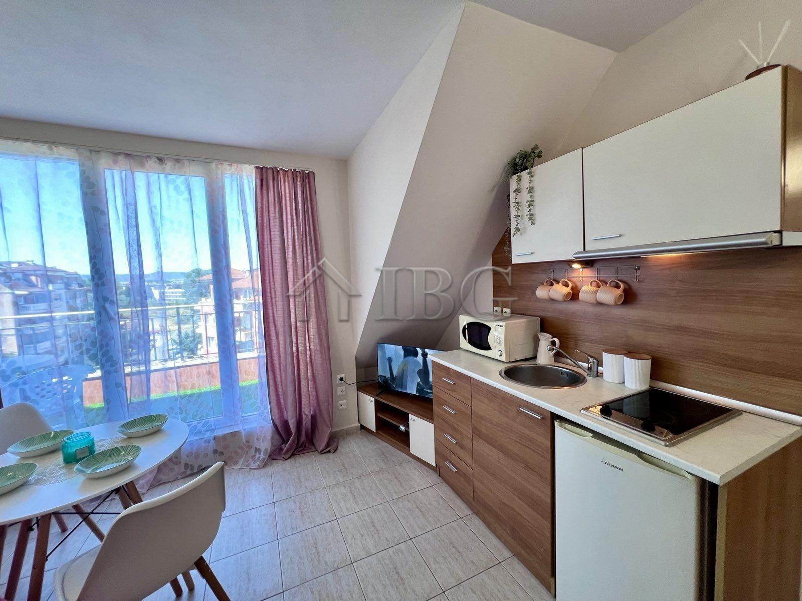 Cozy 1-Bedroom Apartment with Pool View in Dolce Vita 2, Sveti Vlas — photo 10 of 17