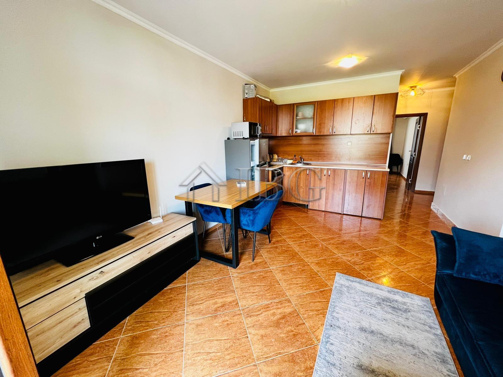 Spacious 2-Bedroom Apartment in Helios Complex, Sveti Vlas — photo 7 of 12
