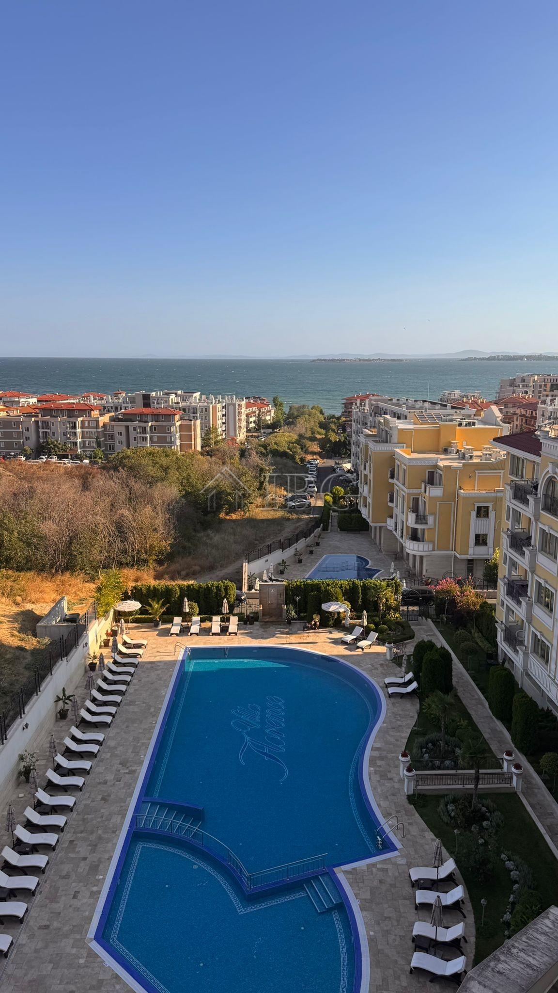 Two-Bedroom Apartment with Sea & Mountain View in Villa Florence, Sveti Vlas — Sveti Vlas