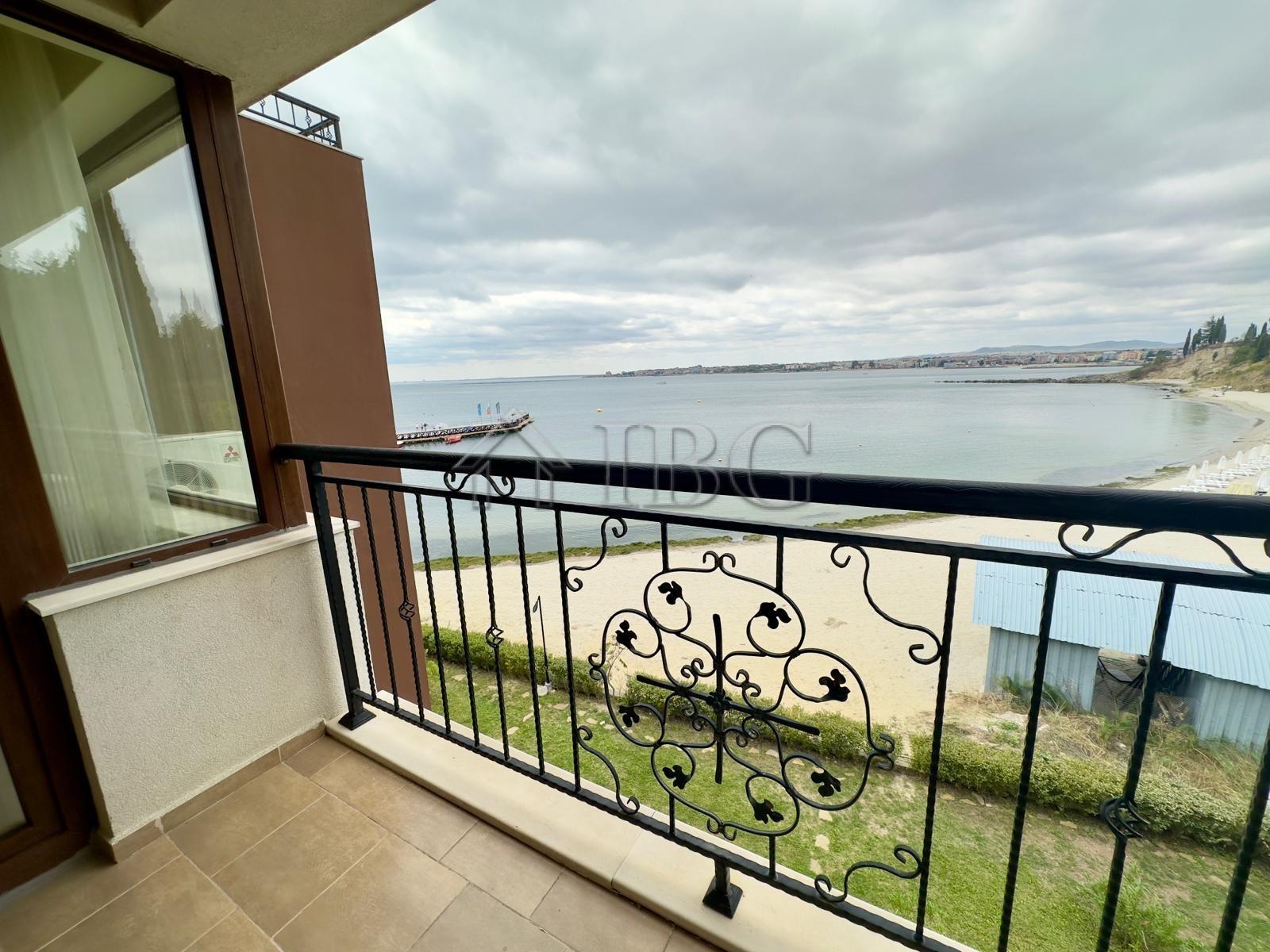 Luxury 3-Room Apartment with Front Sea View First Line Akrotiria Beach, Nessebar — photo 23 of 25