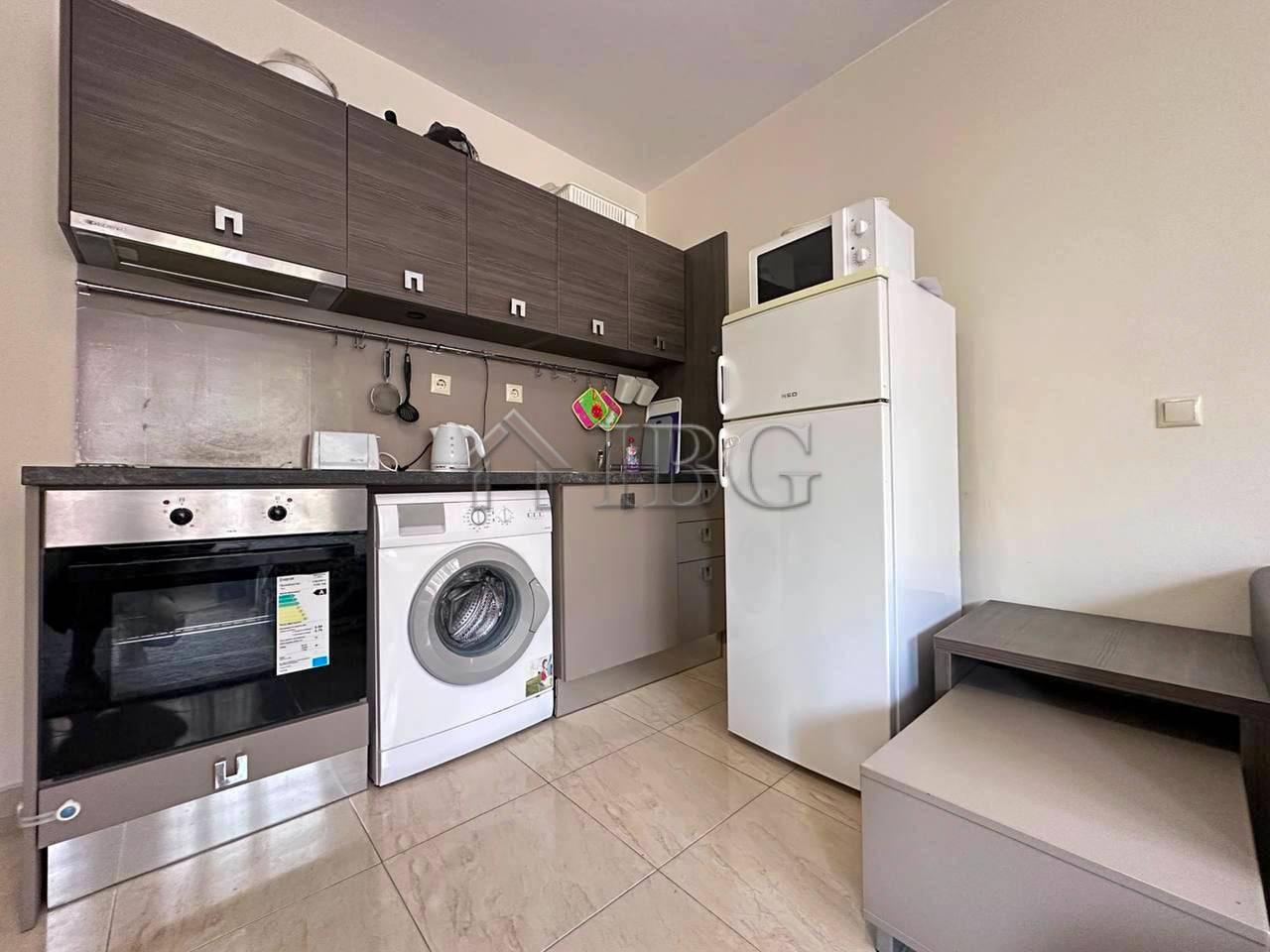 One-Bedroom Apartment in Star Dreams Complex, Sveti Vlas — photo 9 of 15