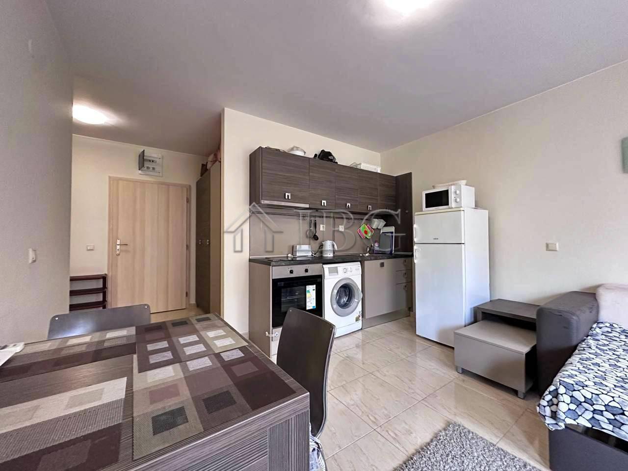One-Bedroom Apartment in Star Dreams Complex, Sveti Vlas — photo 7 of 15