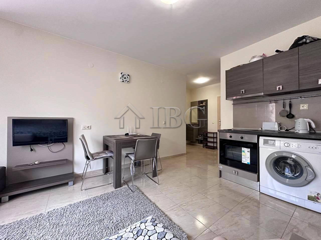 One-Bedroom Apartment in Star Dreams Complex, Sveti Vlas — photo 8 of 15