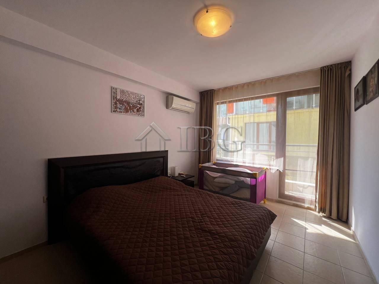 One-Bedroom Apartment Near the Beach, Pomorie — photo 13 of 20