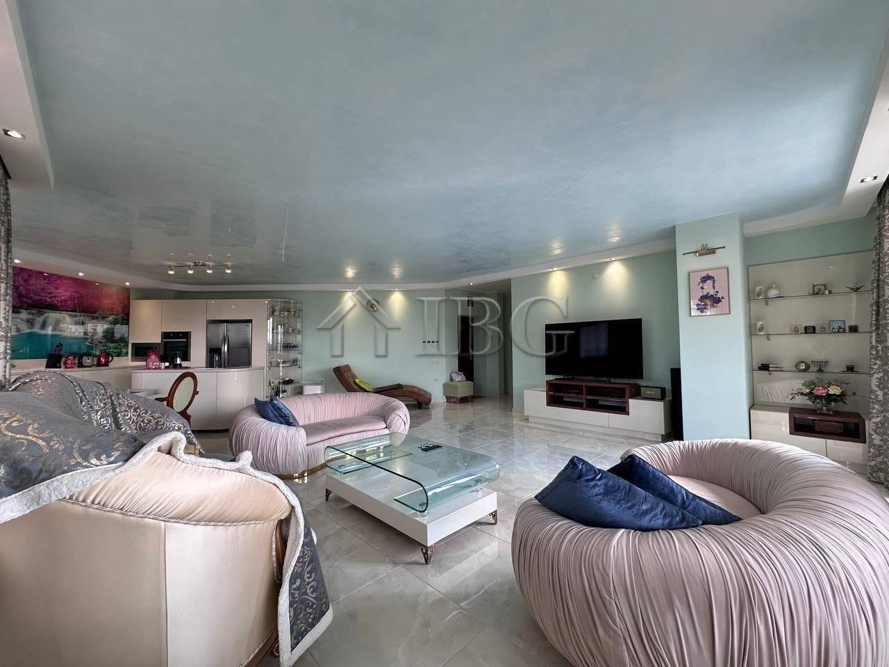 Luxury Two-Bedroom Apartment in Poseidon VIP Residence Club, Nessebar — photo 12 of 25
