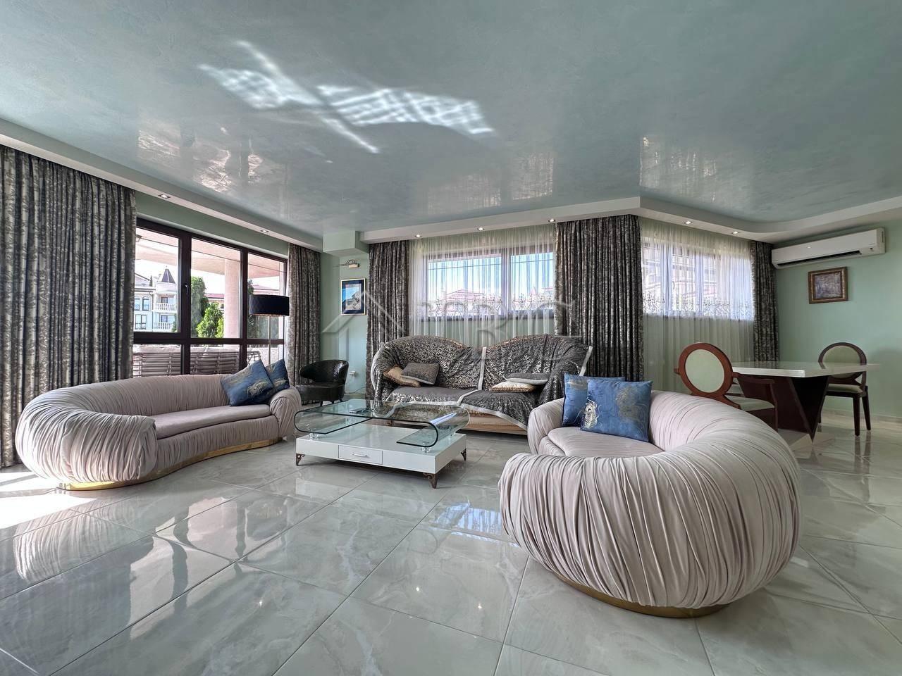 Luxury Two-Bedroom Apartment in Poseidon VIP Residence Club, Nessebar — Nessebar