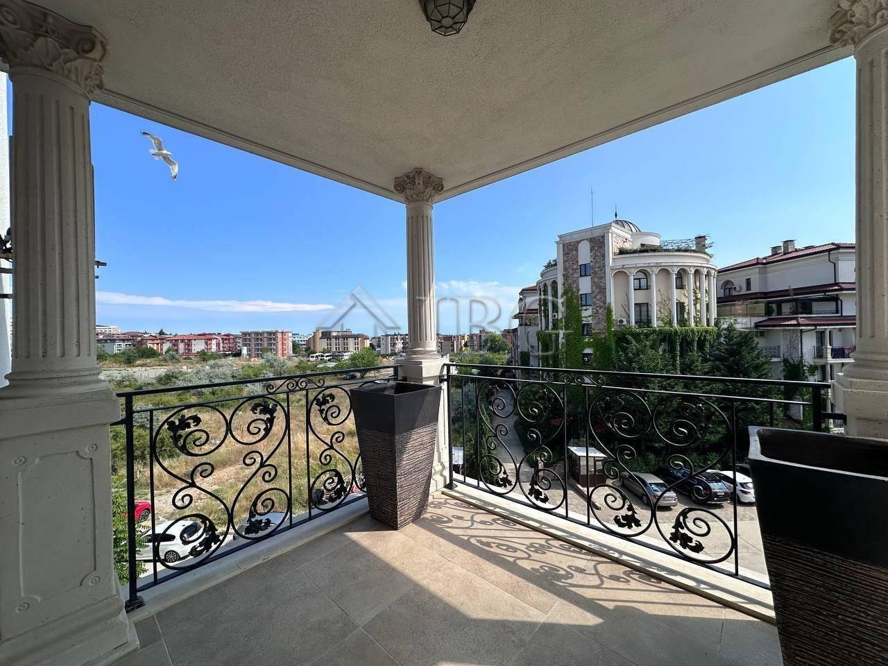 Luxury Two-Bedroom Apartment in Poseidon VIP Residence Club, Nessebar — photo 11 of 25