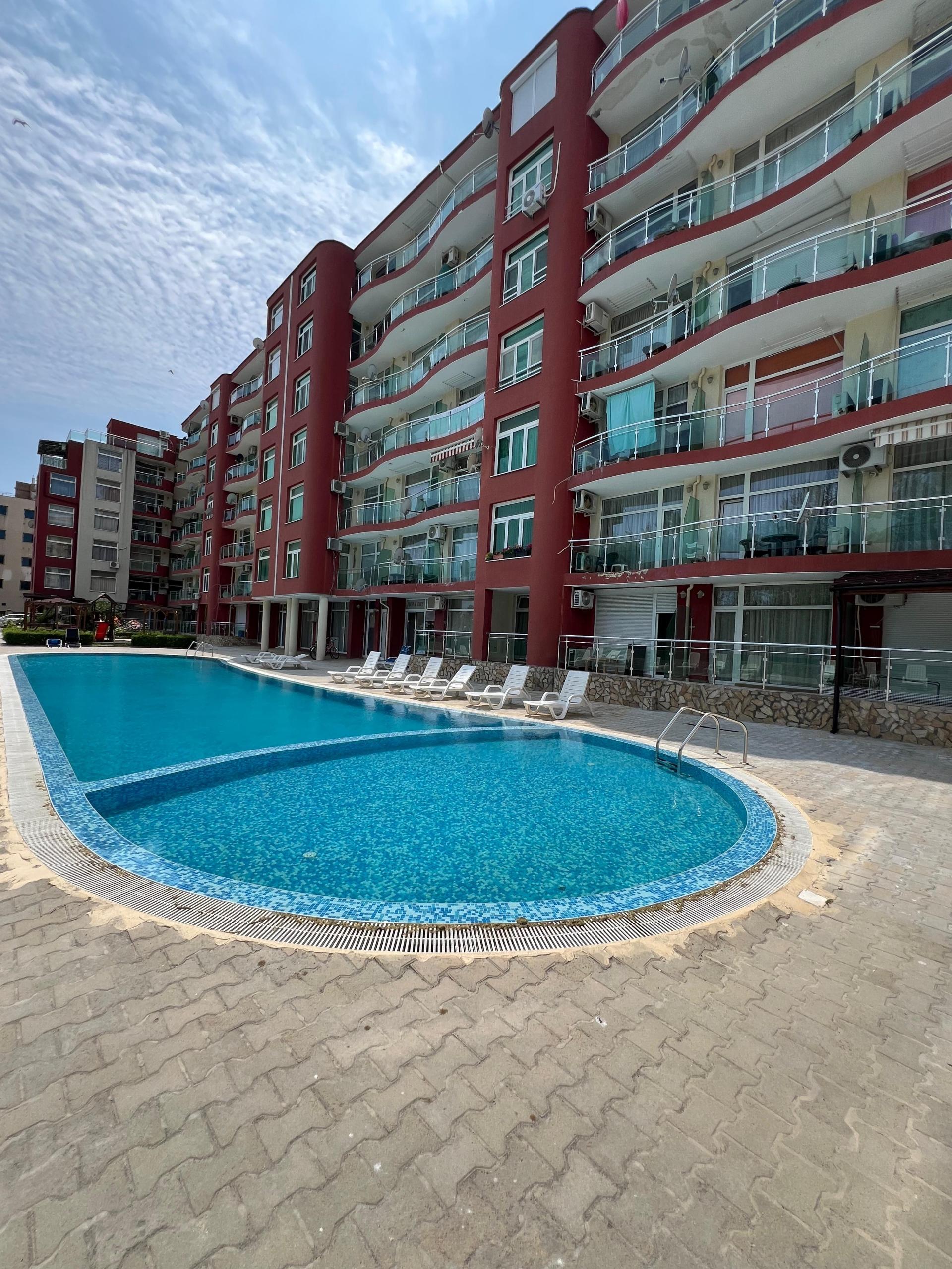 One-Bedroom Maisonette with Partial Sea View in Global Villa, Sunny Beach — photo 19 of 20