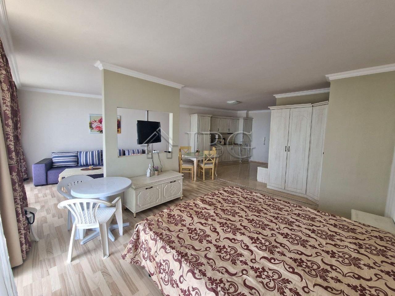 Spacious Studio with Frontal Sea View in Penelope Palace, Pomorie — photo 3