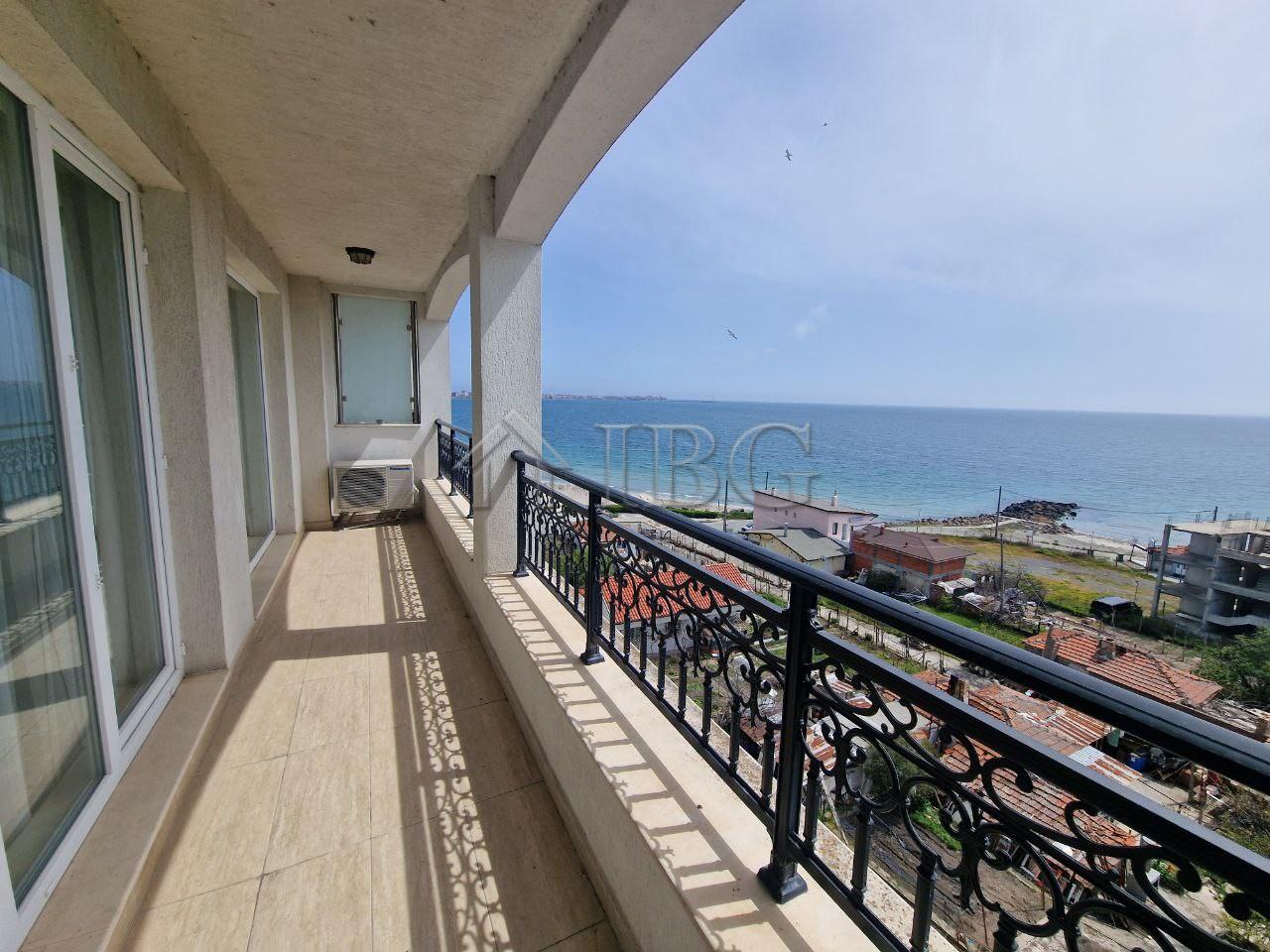 Spacious Studio with Frontal Sea View in Penelope Palace, Pomorie — photo 5 of 16