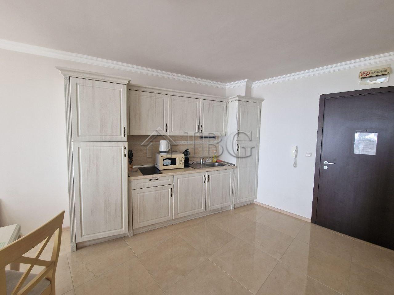 Spacious Studio with Frontal Sea View in Penelope Palace, Pomorie — photo 13 of 16