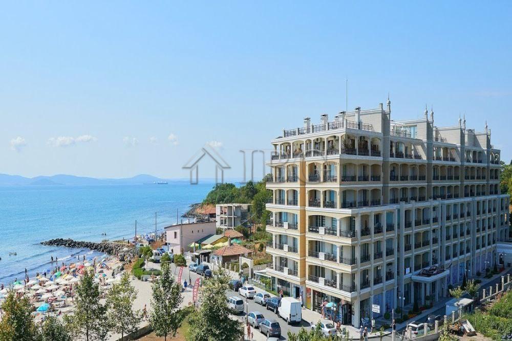 Spacious Studio with Frontal Sea View in Penelope Palace, Pomorie — photo 8 of 16