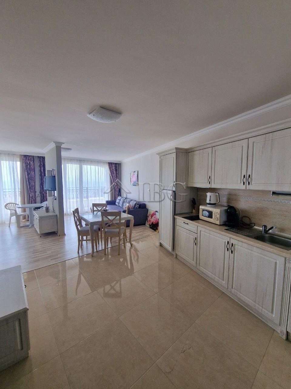 Spacious Studio with Frontal Sea View in Penelope Palace, Pomorie — photo 12 of 16
