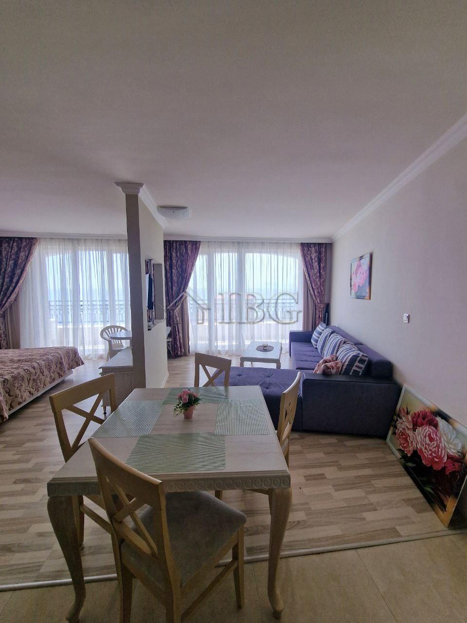 Spacious Studio with Frontal Sea View in Penelope Palace, Pomorie — photo 10 of 16