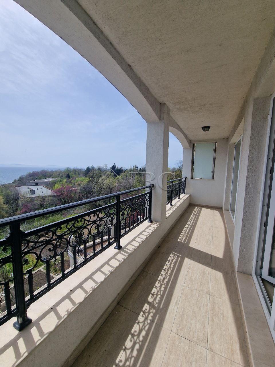 Spacious Studio with Frontal Sea View in Penelope Palace, Pomorie — photo 7 of 16