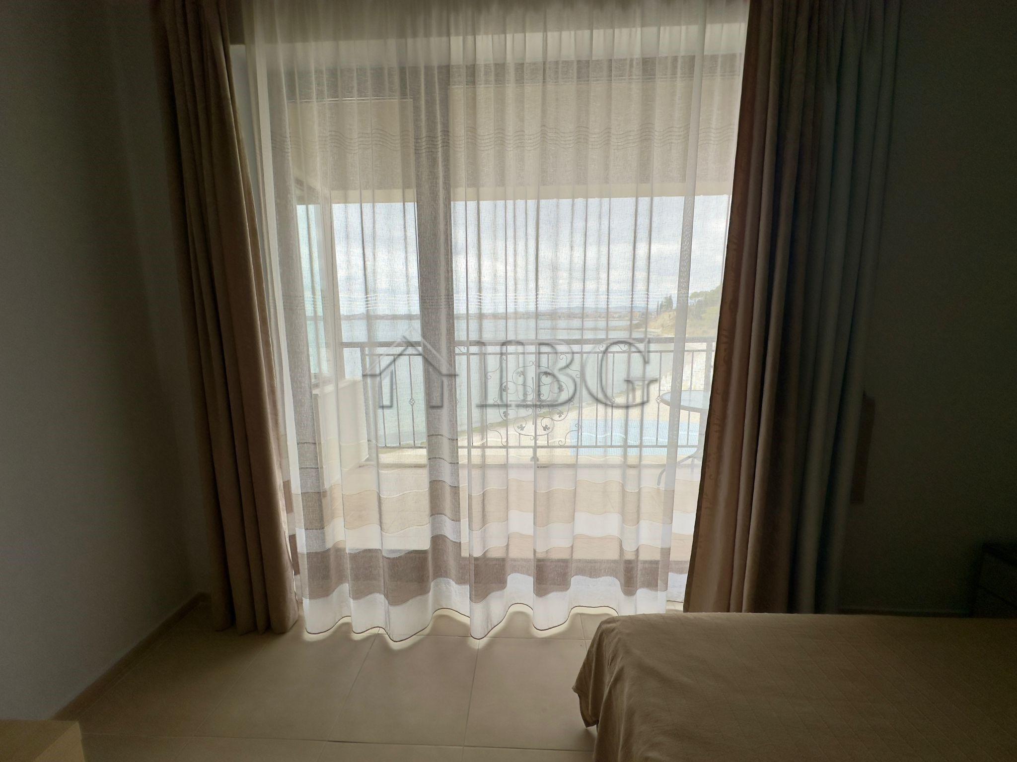 Luxury 3-Room Apartment with Front Sea View First Line Akrotiria Beach, Nessebar — photo 15 of 25