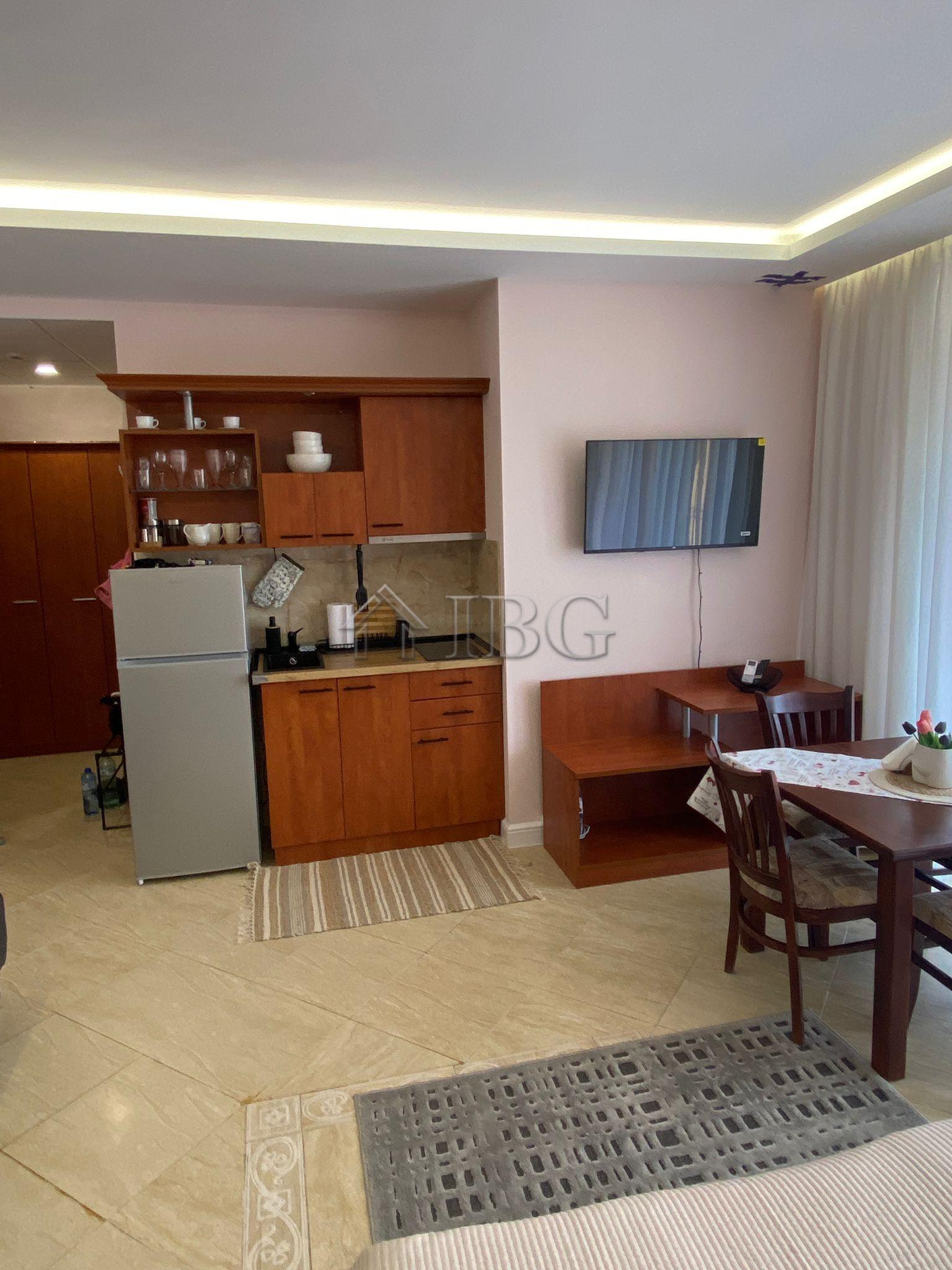 Spacious Studio with Pool View in Palazzo Complex, Sunny Beach — photo 7 of 10