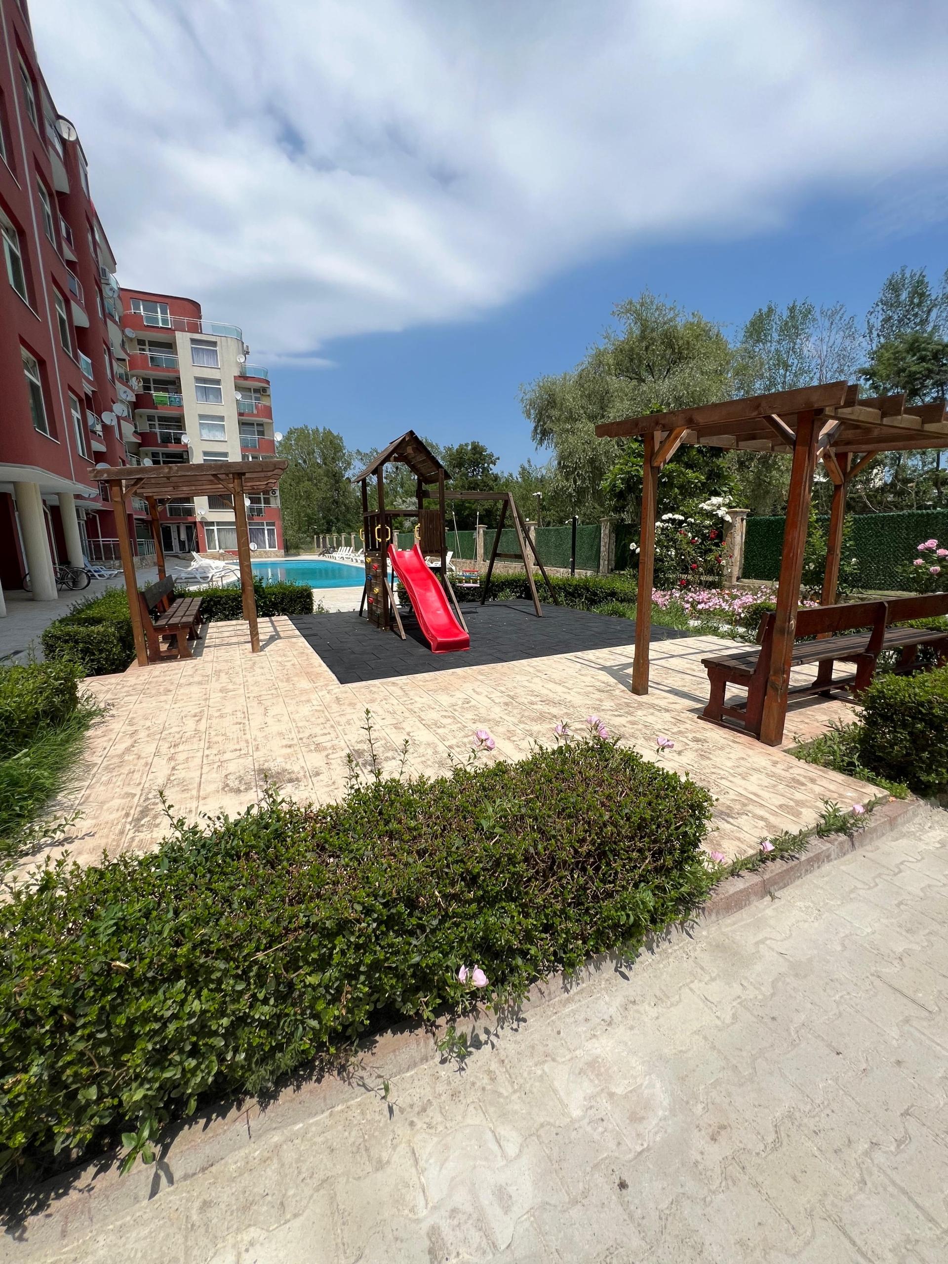 One-Bedroom Maisonette with Partial Sea View in Global Villa, Sunny Beach — photo 18 of 20
