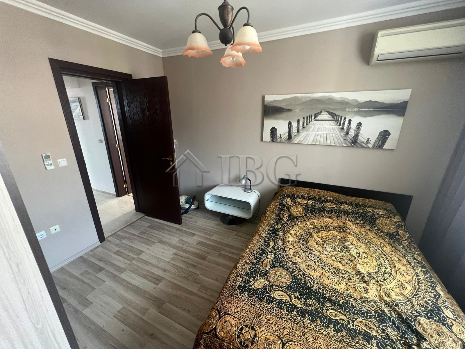 3-Bedroom Apartment with Yacht Harbor View in Caprice, Sveti Vlas — photo 16 of 18
