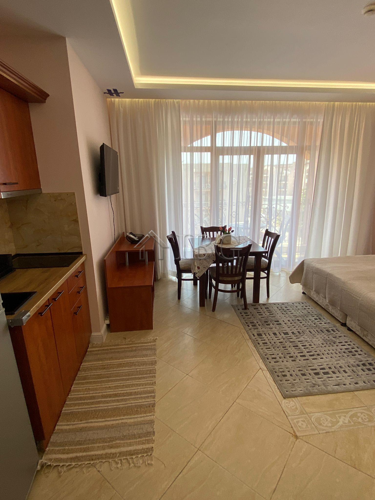 Spacious Studio with Pool View in Palazzo Complex, Sunny Beach — photo 8 of 10