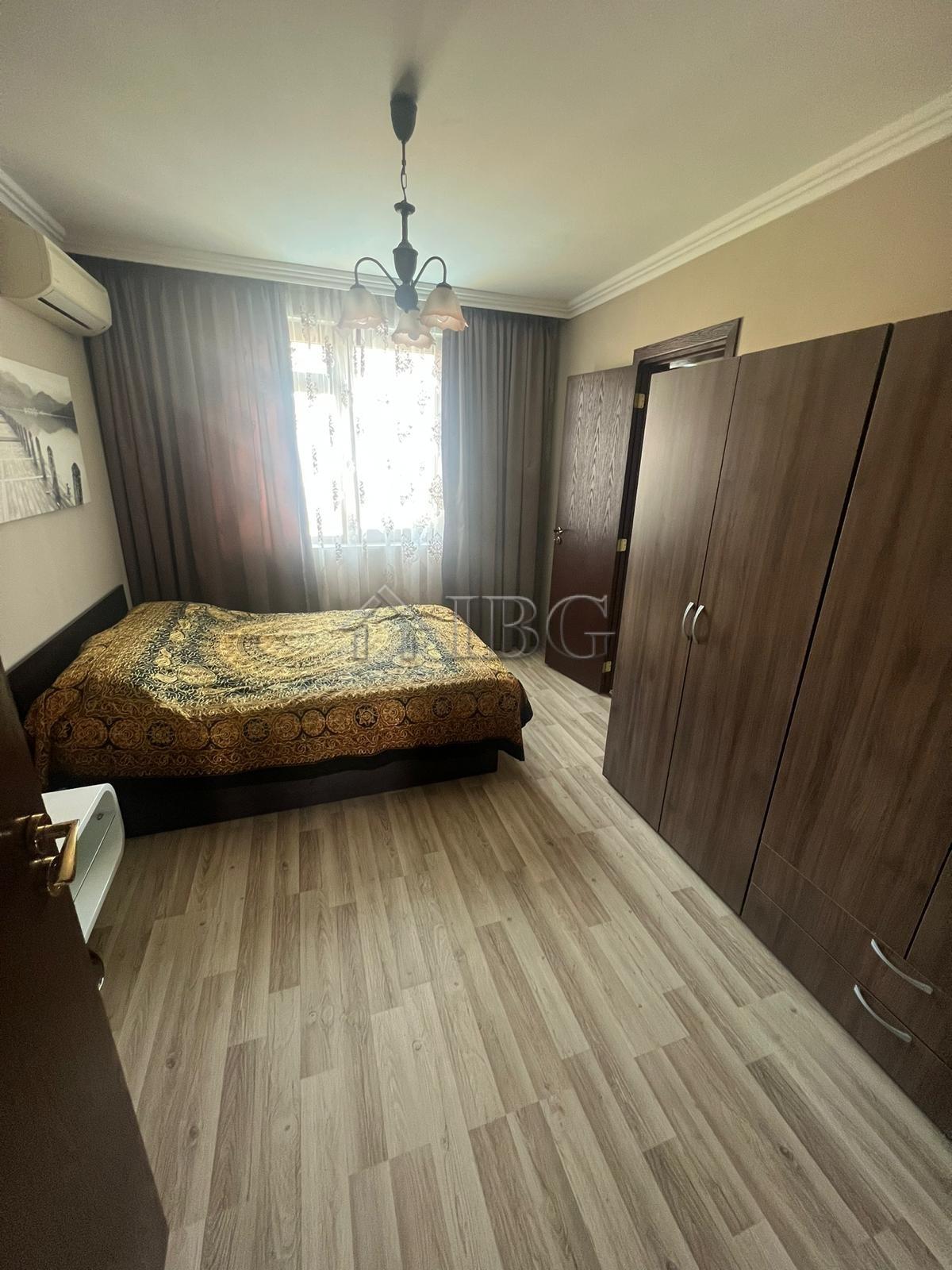 3-Bedroom Apartment with Yacht Harbor View in Caprice, Sveti Vlas — photo 17 of 18