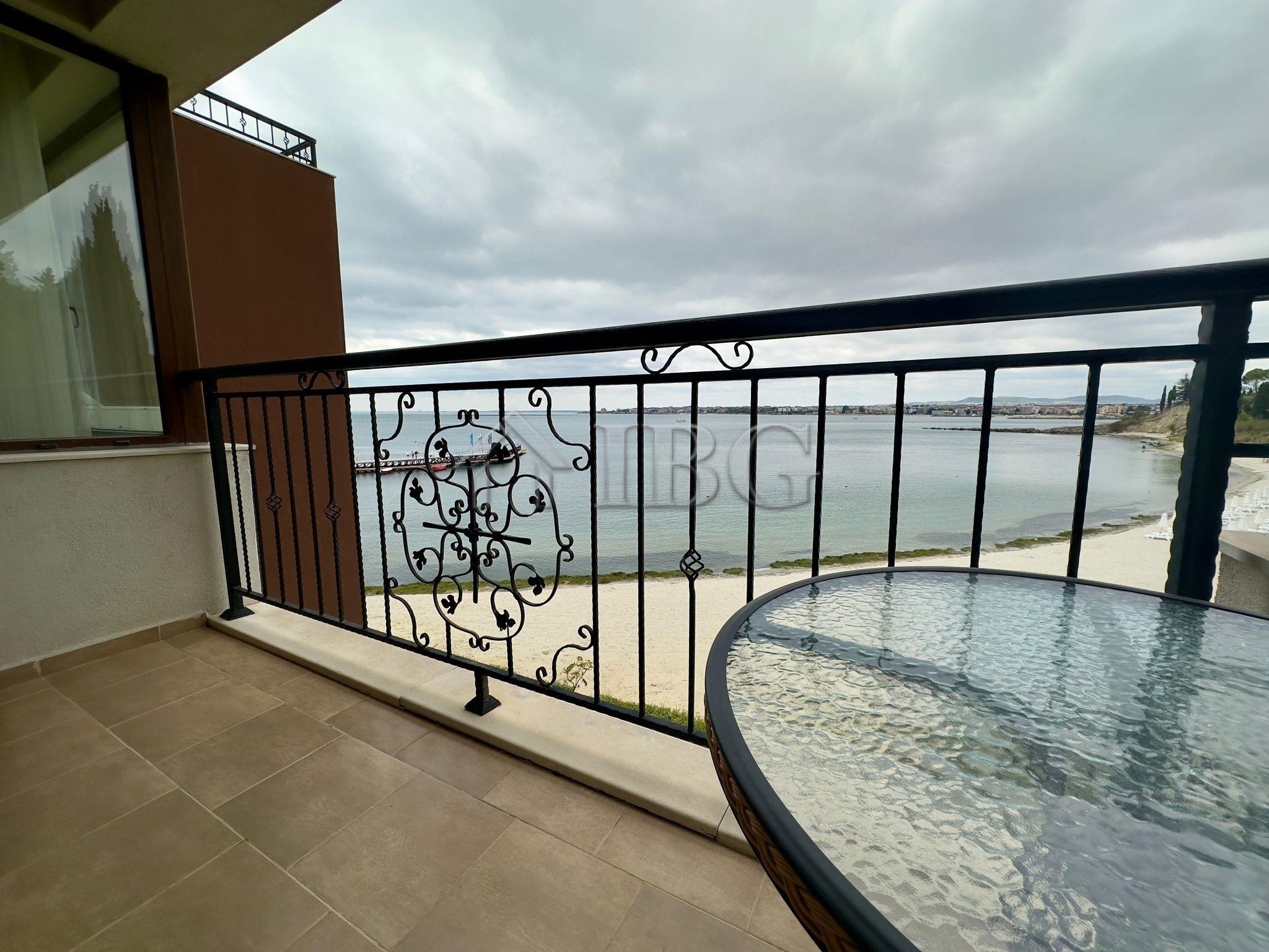 Luxury 3-Room Apartment with Front Sea View First Line Akrotiria Beach, Nessebar — photo 3