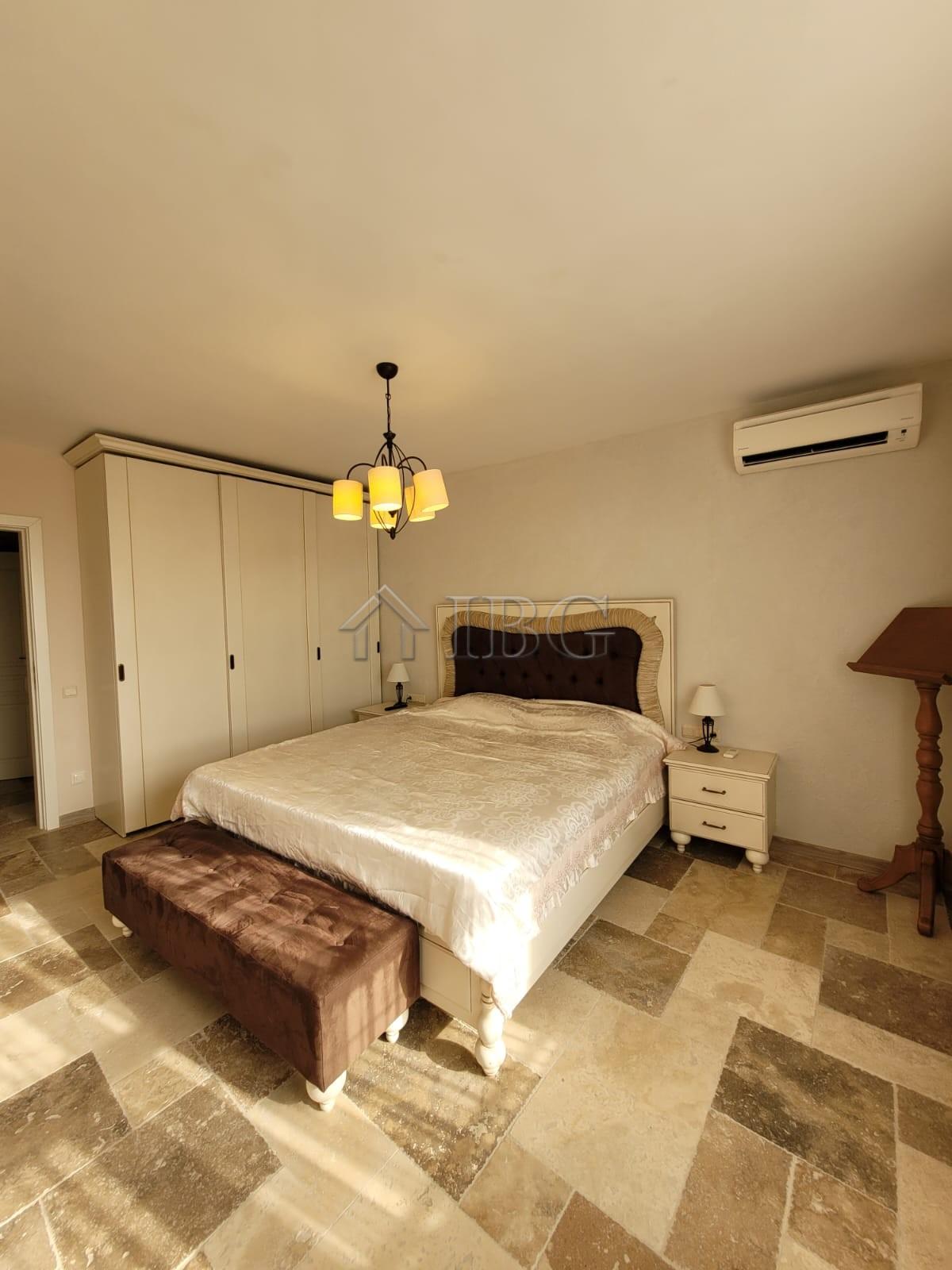 Luxurious Three-Level Maisonette with Sea Views in Arthur Complex, Sveti Vlas — photo 13 of 20
