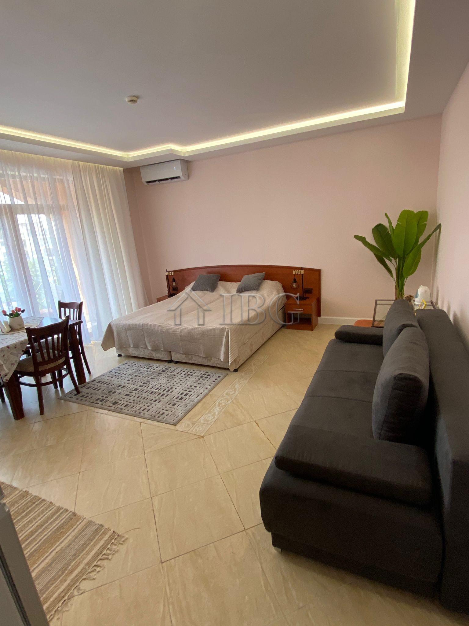 Spacious Studio with Pool View in Palazzo Complex, Sunny Beach — main photo