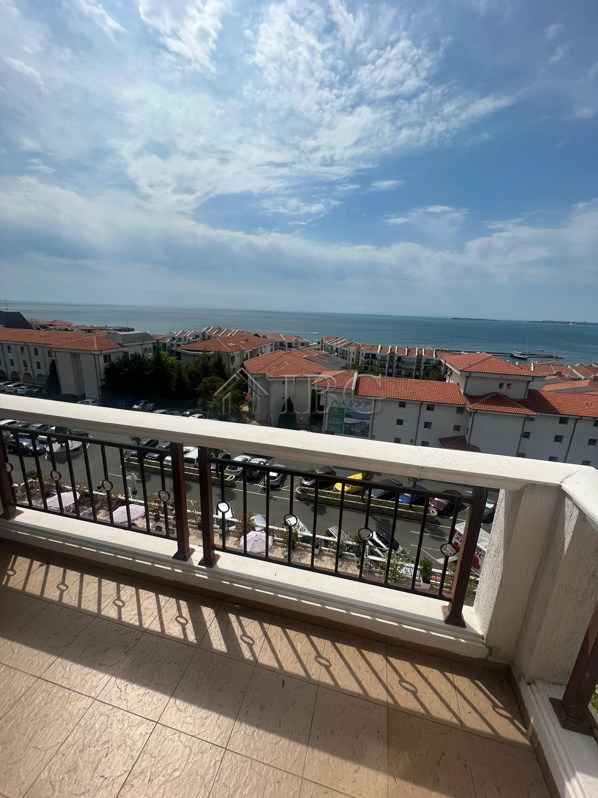 3-Bedroom Apartment with Yacht Harbor View in Caprice, Sveti Vlas — photo 6 of 18