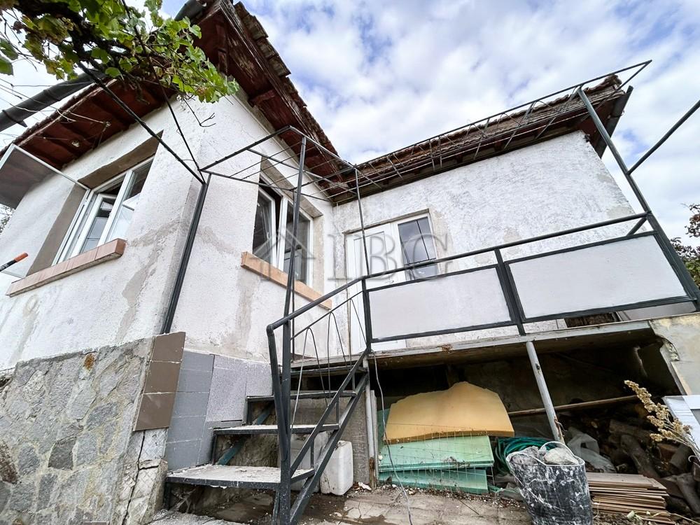 Renovated House with Large Plot — Village of Asparuhovo, 39 km from Burgas — photo 10 of 18