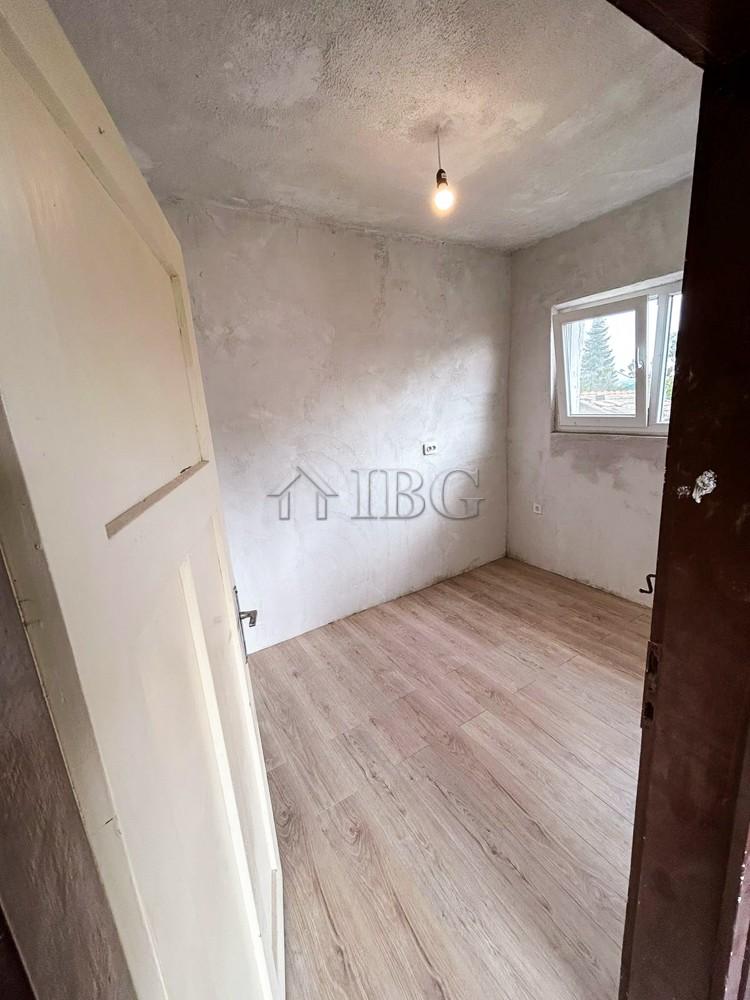 Renovated House with Large Plot — Village of Asparuhovo, 39 km from Burgas — photo 15 of 18
