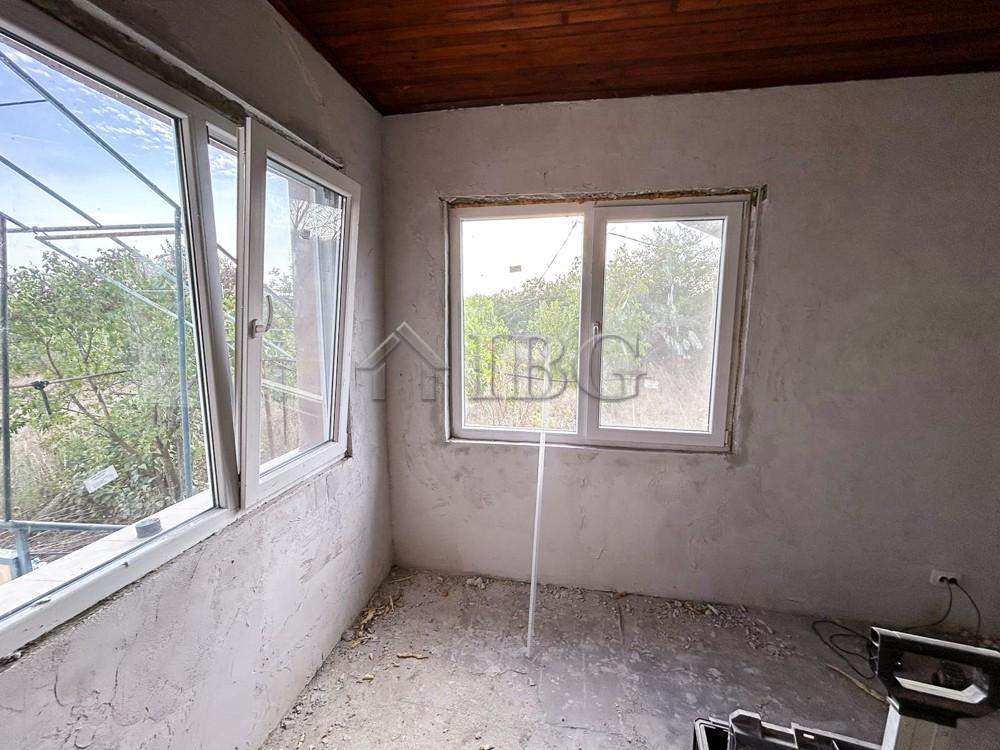 Renovated House with Large Plot — Village of Asparuhovo, 39 km from Burgas — photo 5