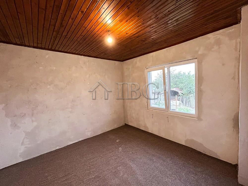 Renovated House with Large Plot — Village of Asparuhovo, 39 km from Burgas — photo 14 of 18