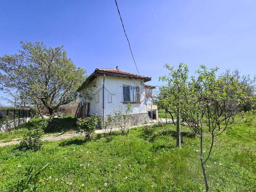 Renovated House with Large Plot — Village of Asparuhovo, 39 km from Burgas — photo 7 of 18