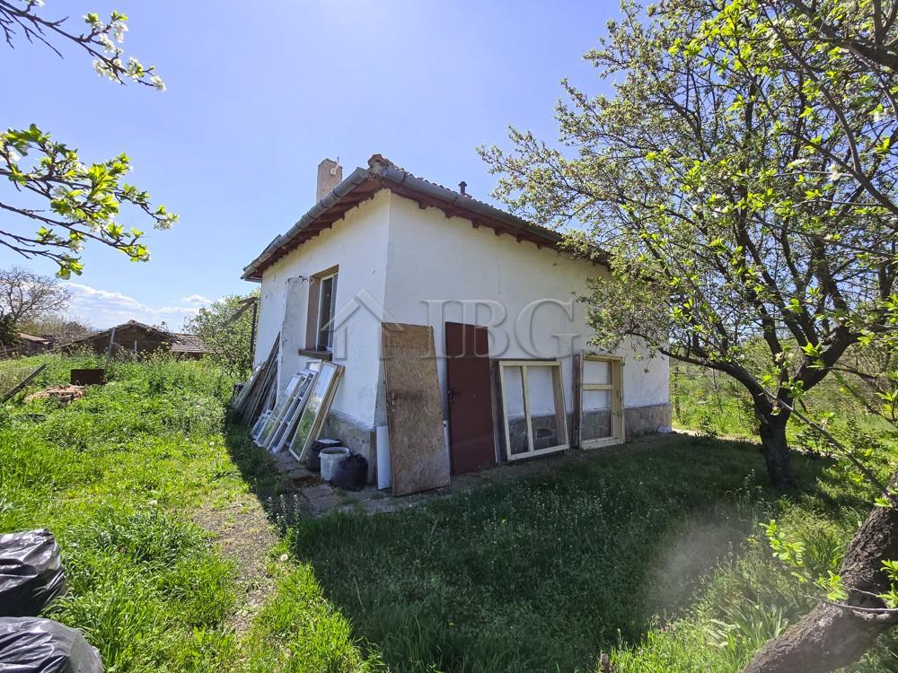 Renovated House with Large Plot — Village of Asparuhovo, 39 km from Burgas — photo 8 of 18