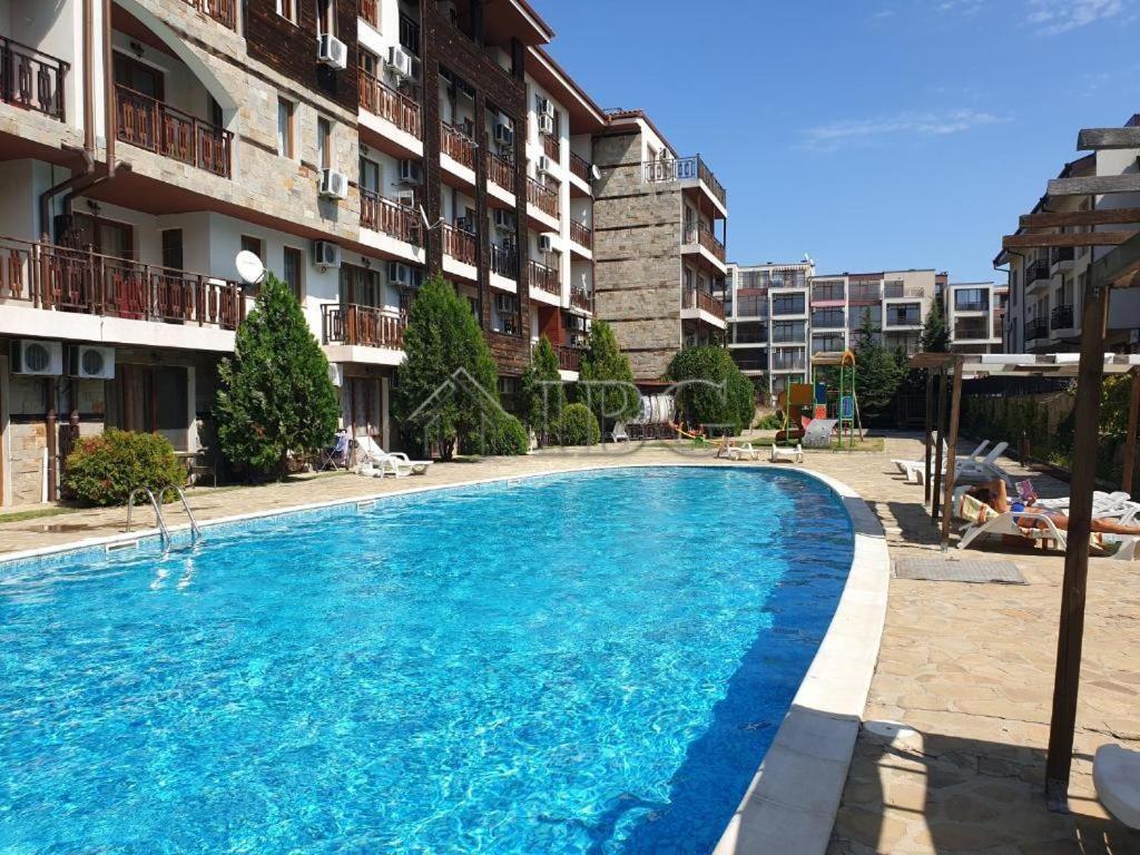 Studio for sale in Panorama Bay 2, Sveti Vlas, 200 m from the sea — photo 18 of 25