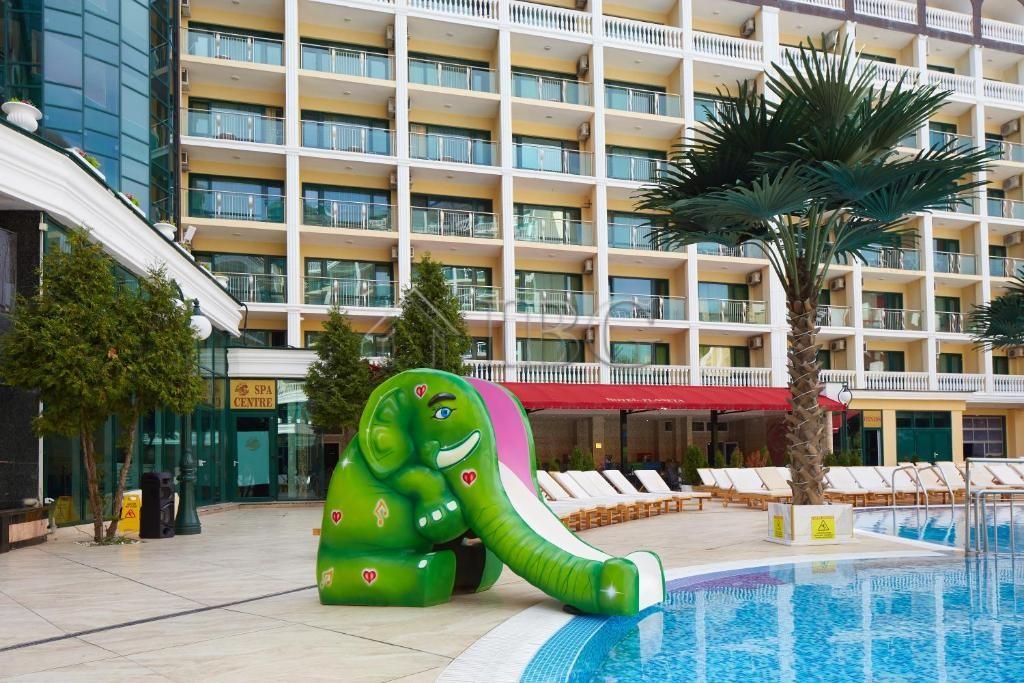 Big Studio with Balcony in Planet Hotel Residential Complex - 2nd line to the Sea, Sunny Beach — photo 18 of 21