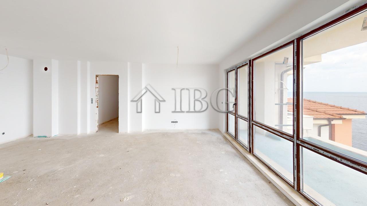 2-Bedroom Apartment with Sea View in Villa Metara, Ravda — photo 3
