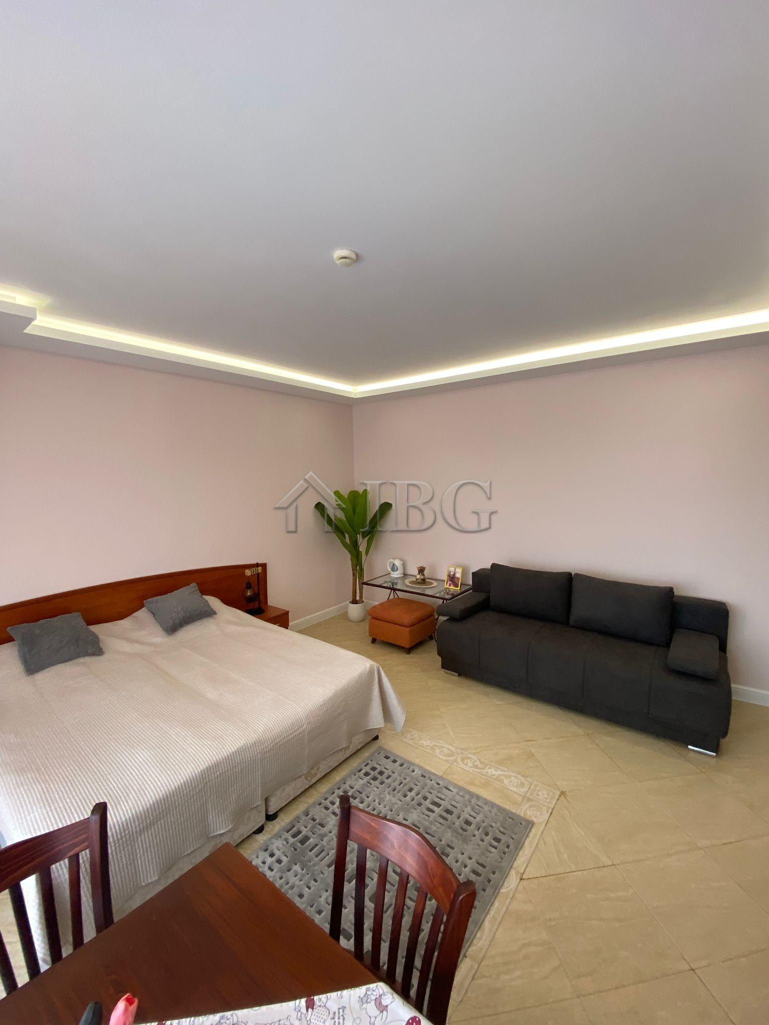 Spacious Studio with Pool View in Palazzo Complex, Sunny Beach — photo 5 of 10