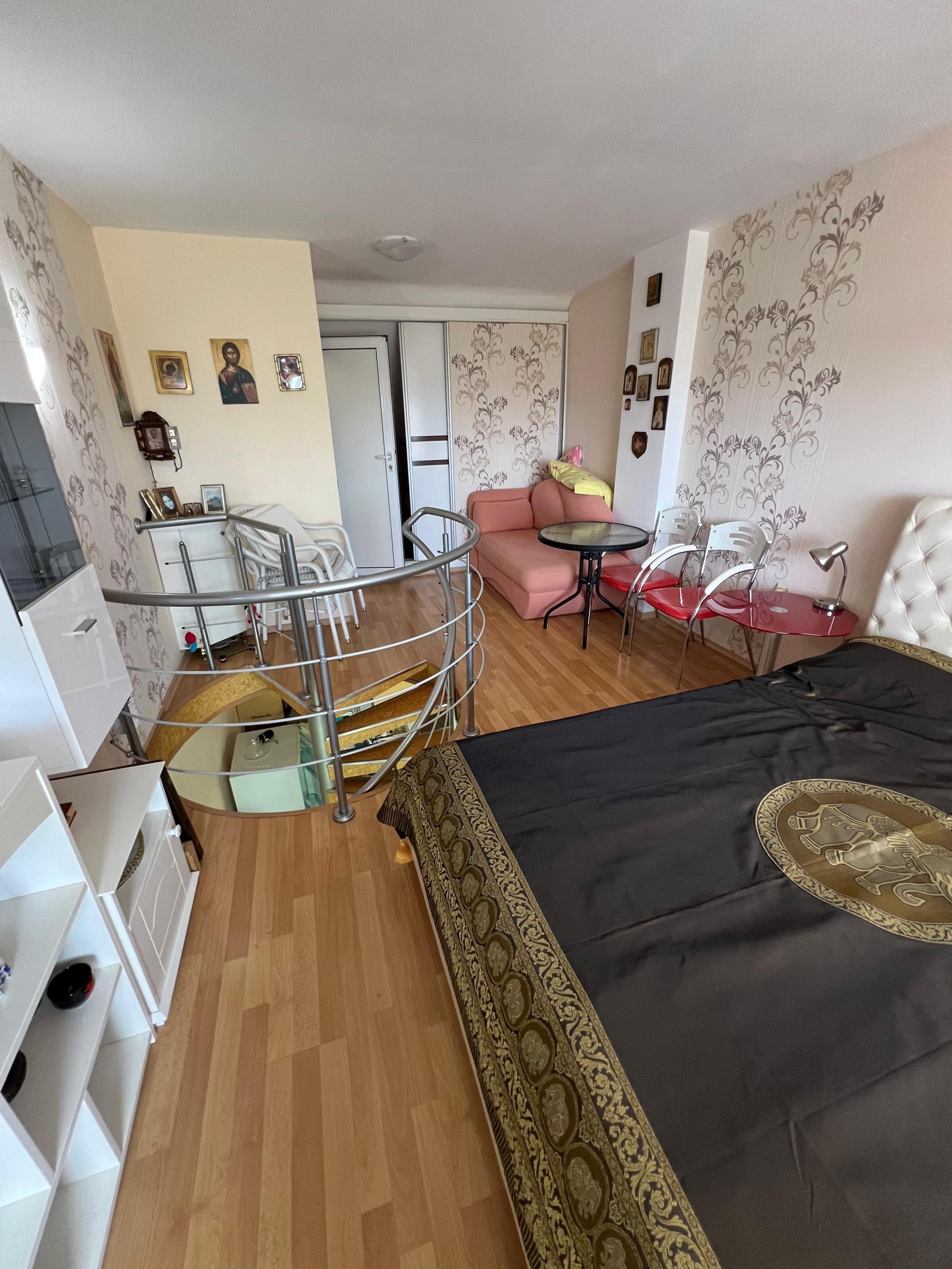 One-Bedroom Maisonette with Partial Sea View in Global Villa, Sunny Beach — photo 9 of 20